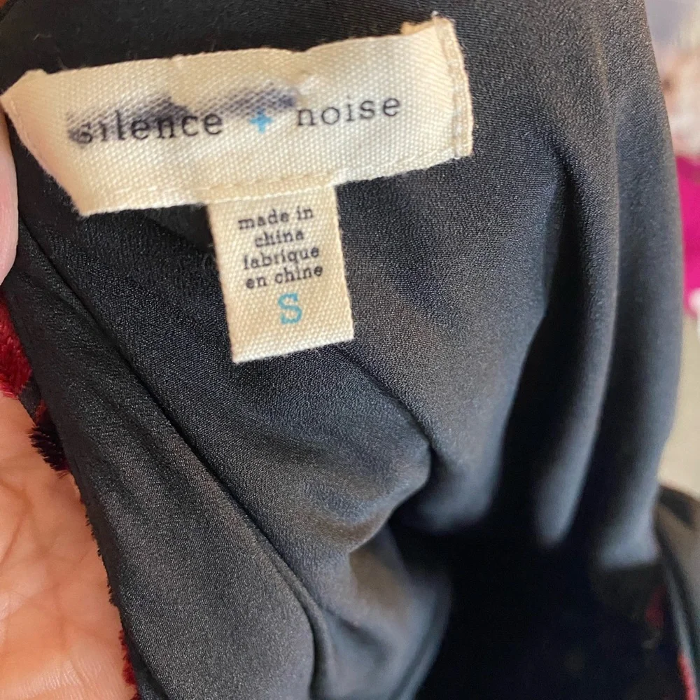 Small Urban Outfitter SILENCE + NOISE velvet dress Sz small - Picture 7 of 8